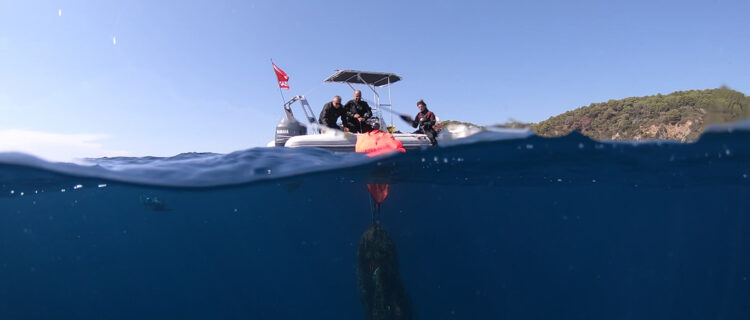 Ghost Divers recover ghost nets from the sea floor