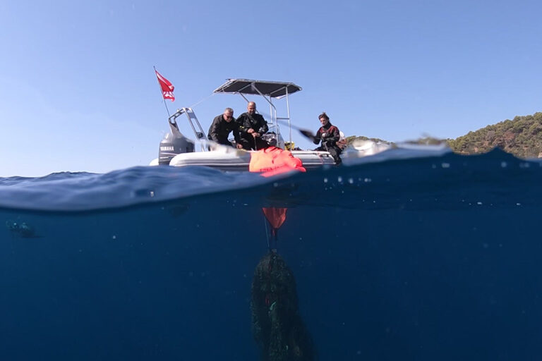 Ghost Divers recover ghost nets from the sea floor