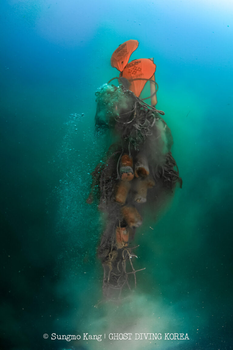 Ghost Diving - Ghost Fishing gear recovery in the Korean Sea