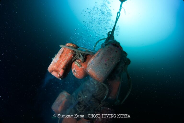 Ghost Diving - Ghost Fishing gear recovery in the Korean Sea