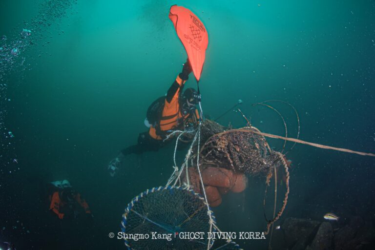 Ghost Diving - Ghost Fishing gear recovery in the Korean Sea