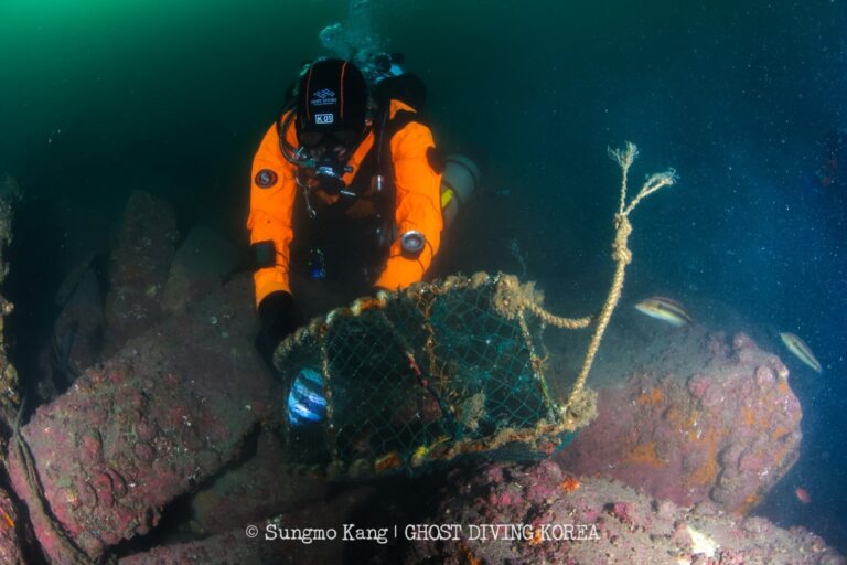 Ghost Diving - Ghost Fishing gear recovery in the Korean Sea