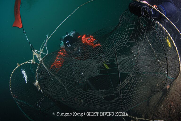 Ghost Diving - Ghost Fishing gear recovery in the Korean Sea