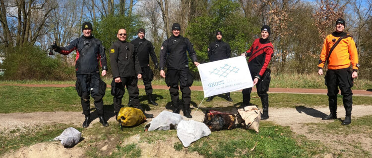 Ghost Diving - Dutch Ghost Diving Team cleans lake Nieuwe Meer