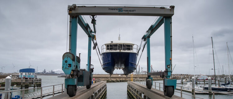 Ghost Diving - Ghost Gear Vessel M/V MAKO launch