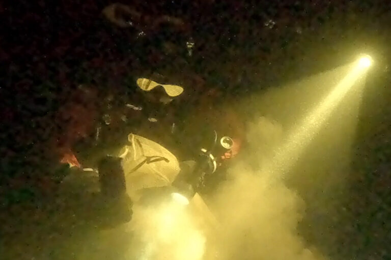 Ghost Diving - Cleanup Lake Zeegerplas in Alphen aan den Rijn The Netherlands