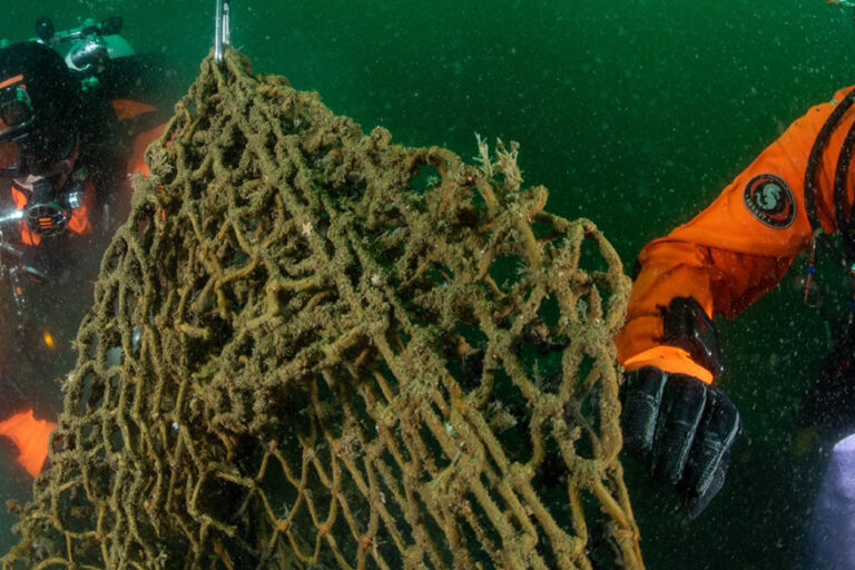 Ghost Diving - Two divers on regular cleanup SS Trevier with Omroep West TV