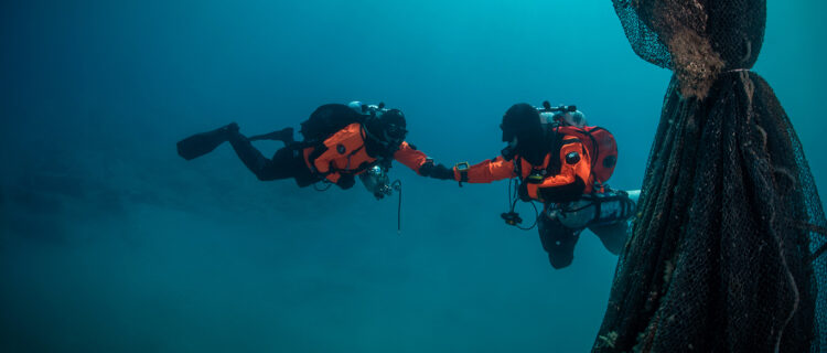 Fishers and divers join forces to cleanup the island of Odysseus