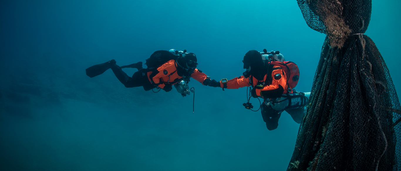 Fishers and divers join forces to cleanup the island of Odysseus