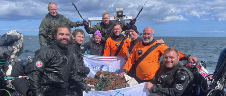 "The Dutch" support Ghost Diving UK volunteers in cleaning up the SS Mars